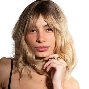 Short Wavy Blonde Hair with Bangs - Lívia